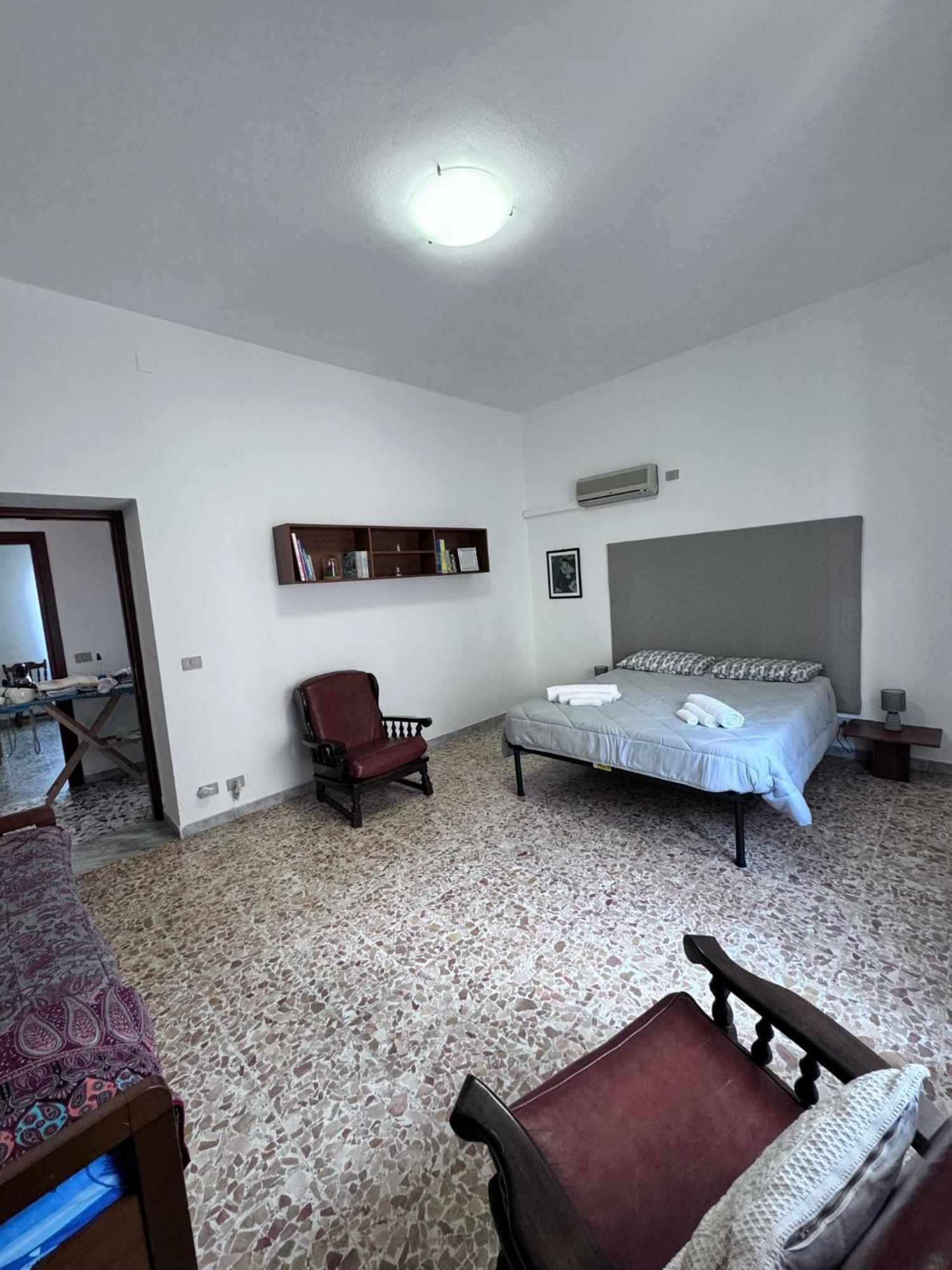 Pm 41 Via Ennio Porrino Guest House Alghero Eksteriør billede